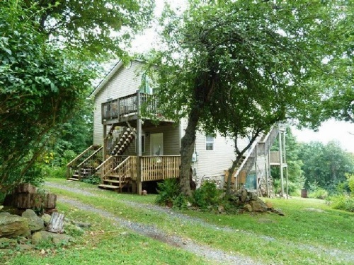 Mountain Roots Lodging image 1
